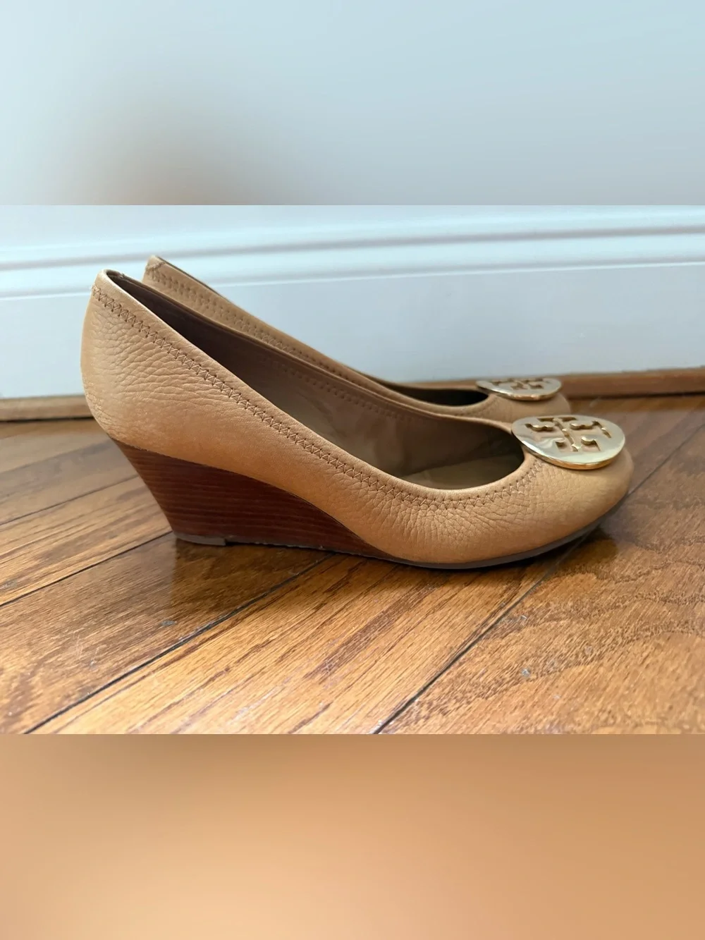 Tory Burch Tan Leather Wedge Pumps with Gold Logo Medallion Size 7.5